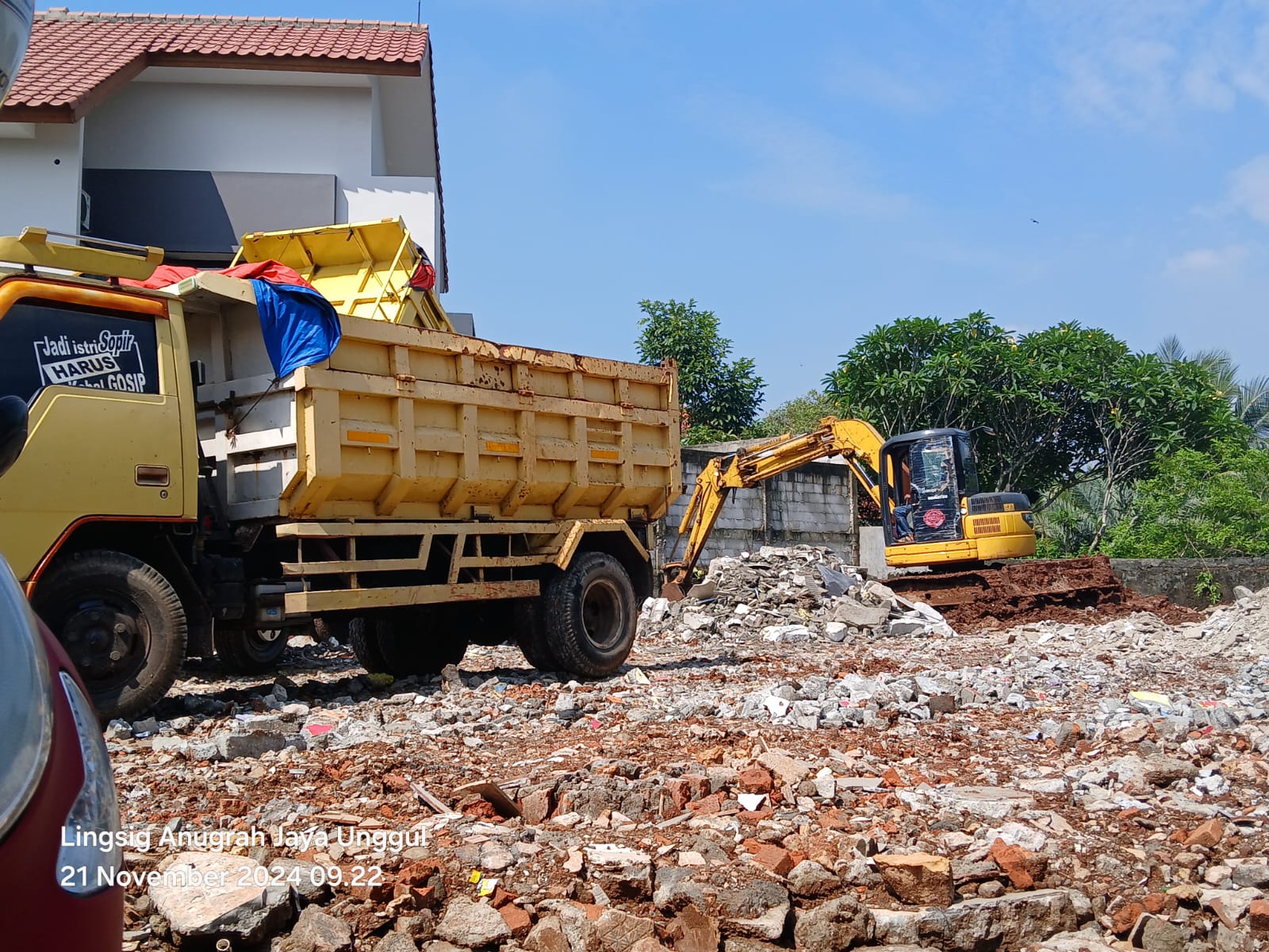 Jasa Urugan Tanah Profesional