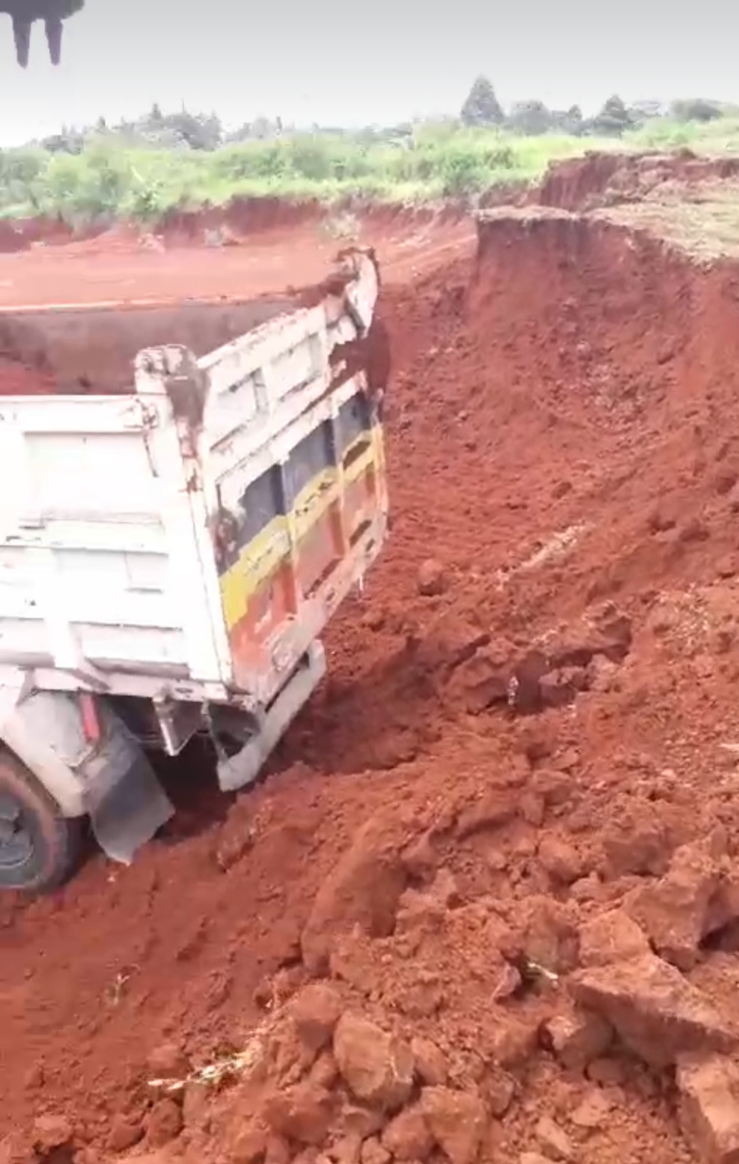 Jasa Cut and Fill Tanah Terpercaya di Jakarta Barat: Manfaat Strategi Pengerjaan yang Tepat untuk Memastikan Keberhasilan Proyek Bangunan Anda